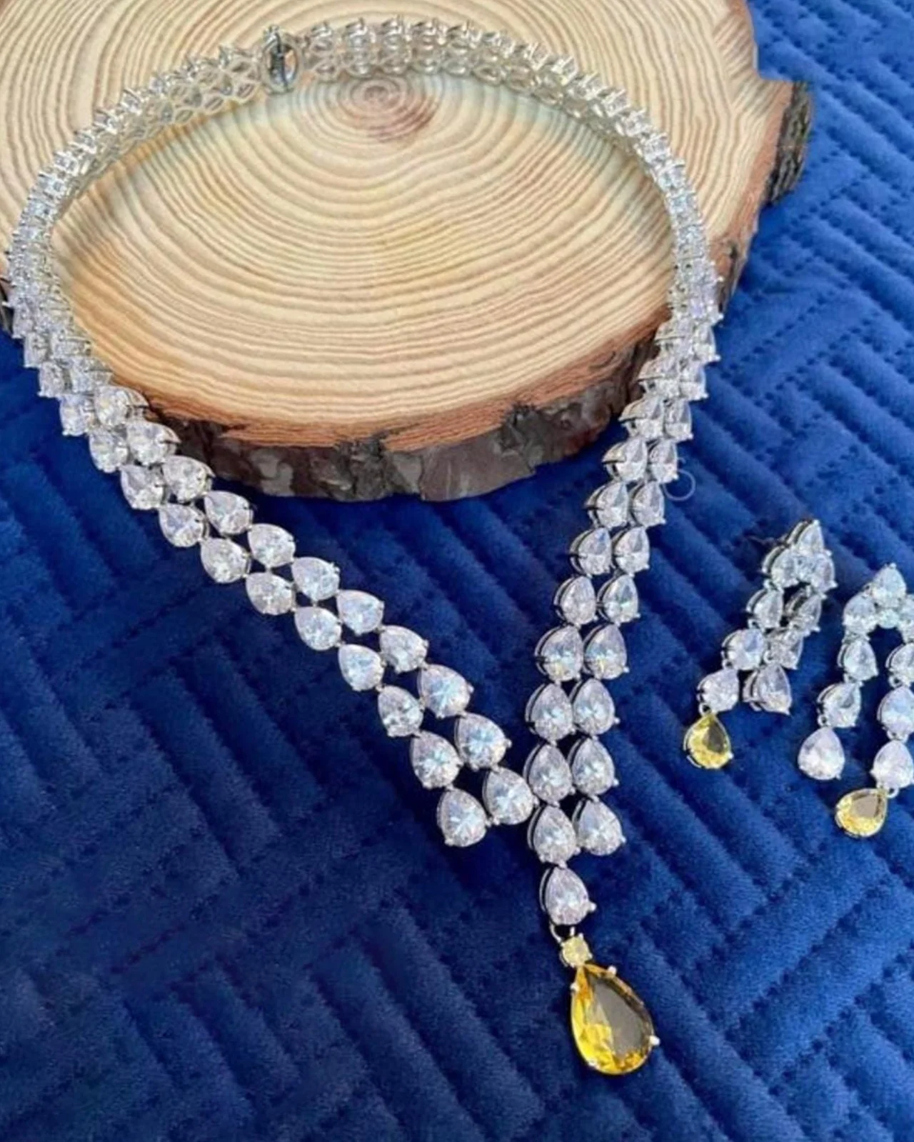 {"en":"How to Verify the Authenticity of Diamond Jewelry in India"}